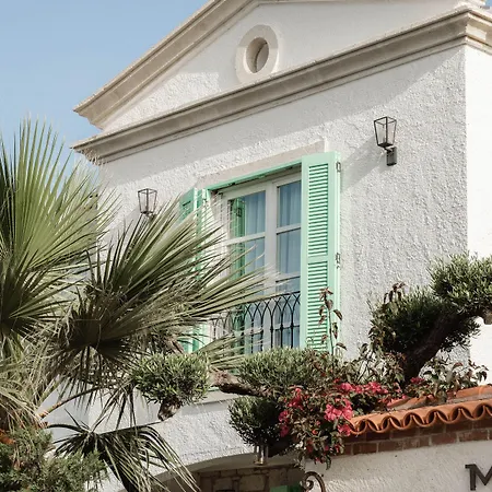 Отель Monreve *