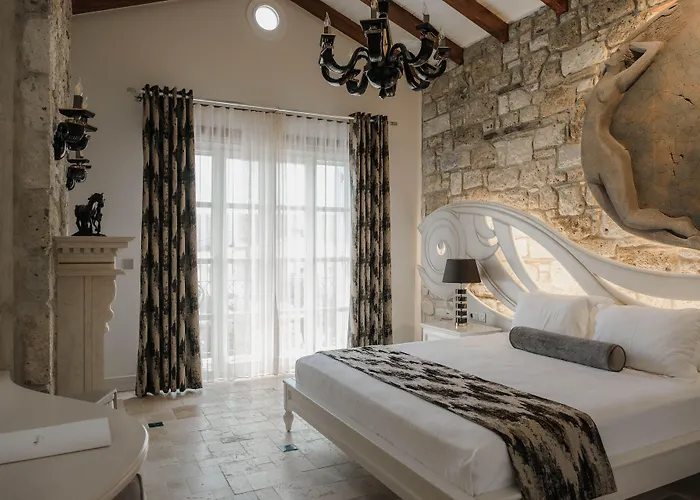 Monreve Hotel *