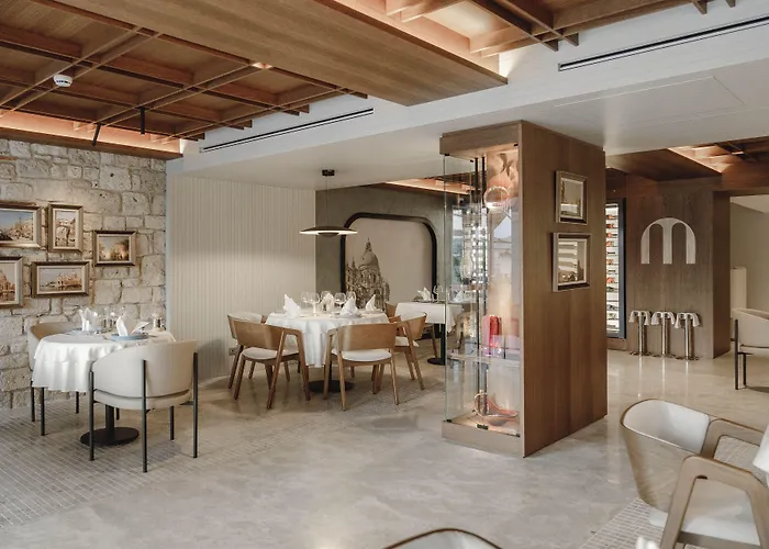 Hotel Monreve *