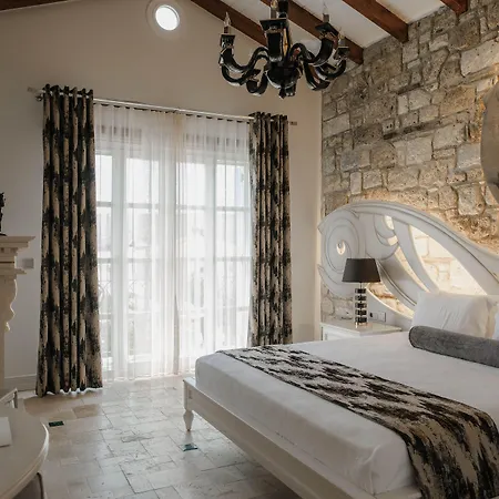 Monreve Hotel *